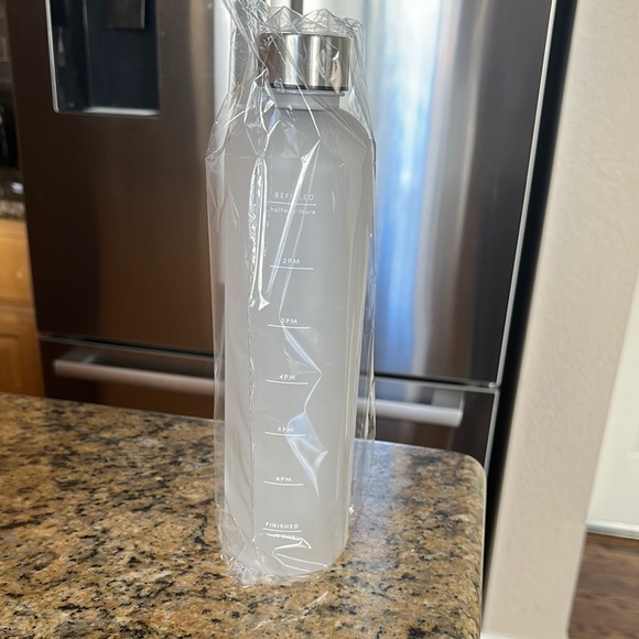 Hers 36 ounce plastic time of day tracker water bottle new - Picture 1 of 4